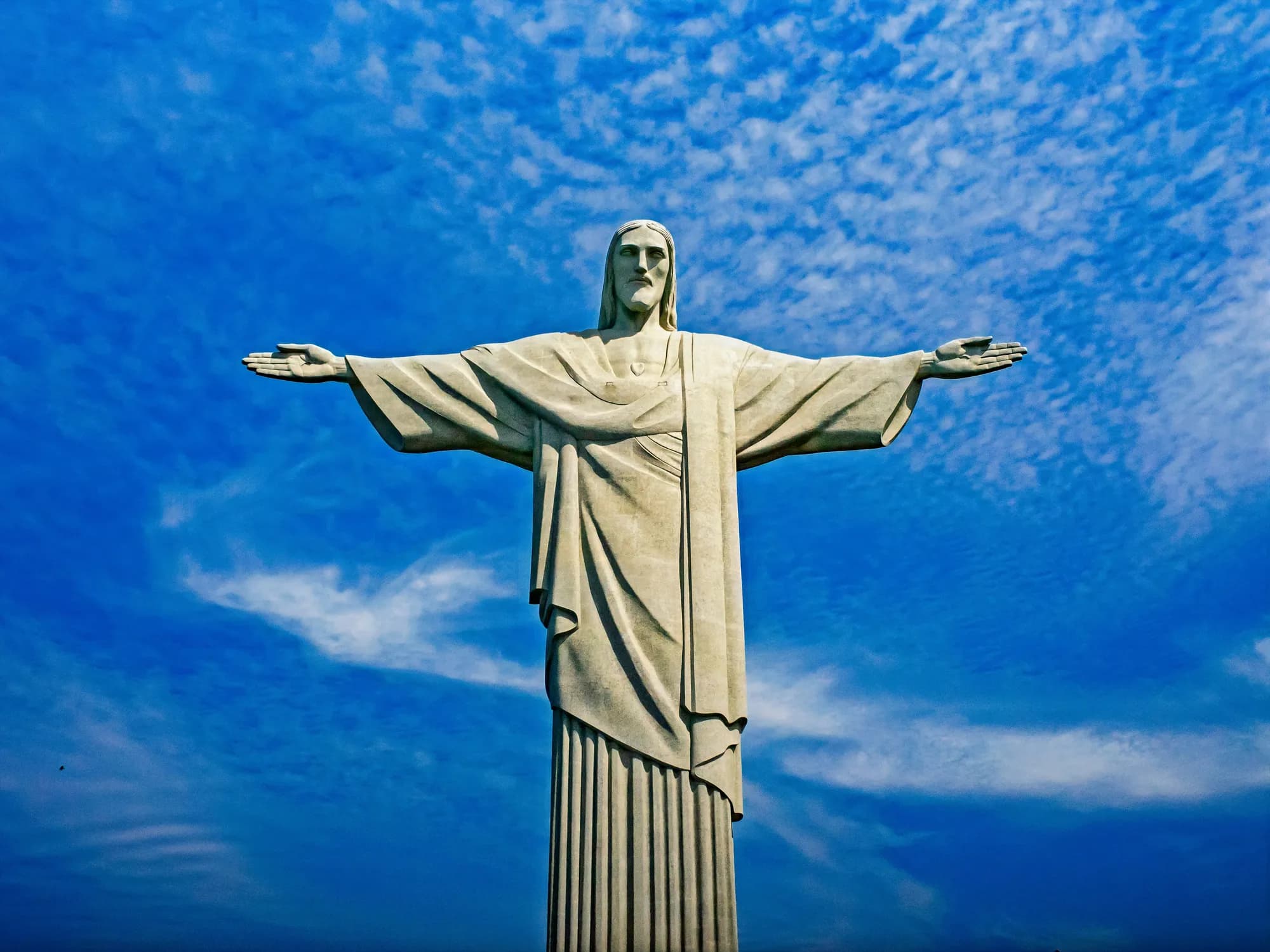 Die Freiheitsstatue unter blauem Himmel bei Tageslicht